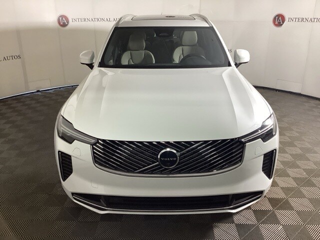 2026 Volvo XC90 T8 Plus photo 2