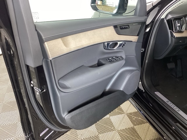 2026 Volvo XC90 Plus - Photo 16