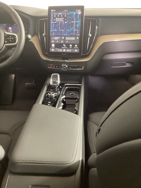 2026 Volvo XC60 Plus - Photo 23