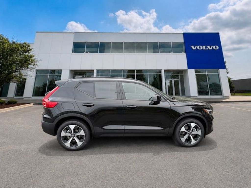 New 2026 Volvo XC40 B5 Plus SUV