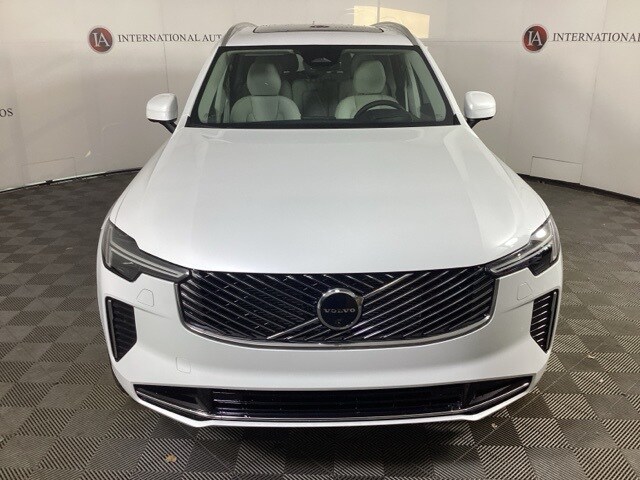 2026 Volvo XC90 T8 photo 2