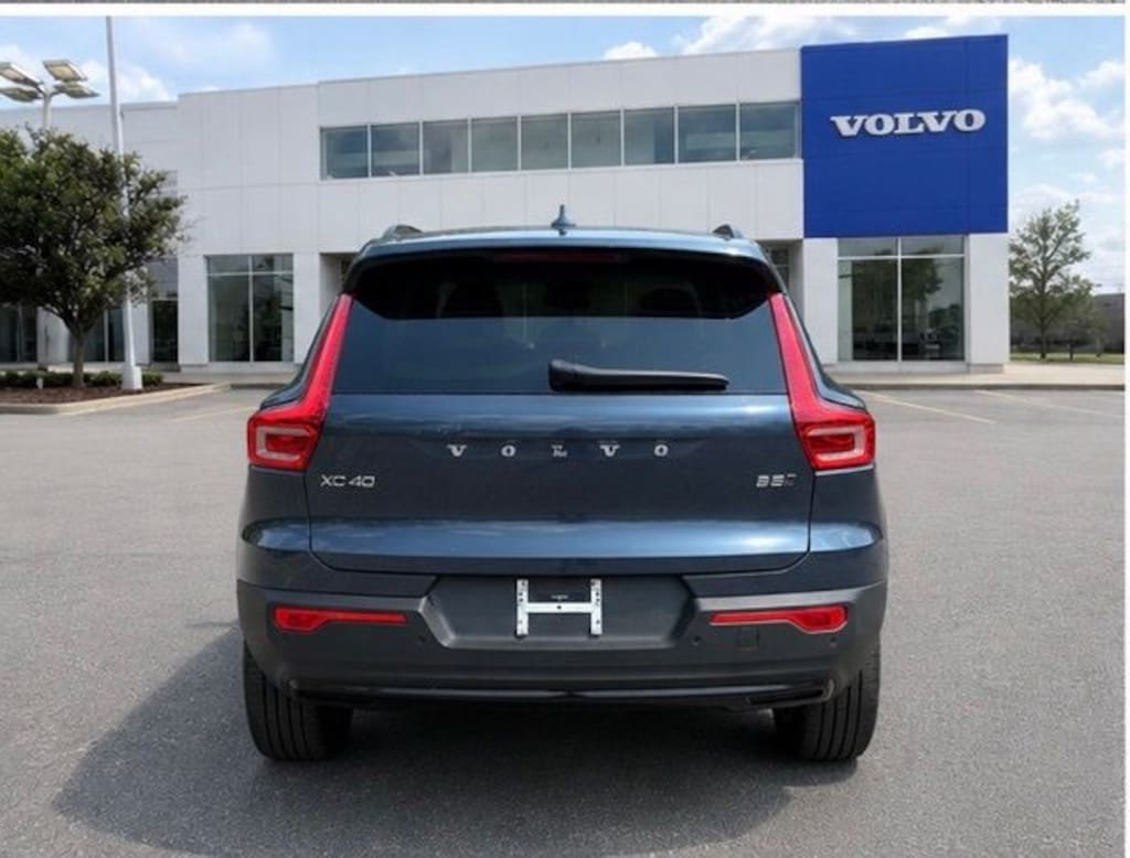 New 2026 Volvo XC40 B5 Ultra SUV