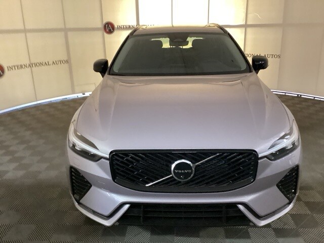 2026 Volvo XC60 B5 Plus photo 2