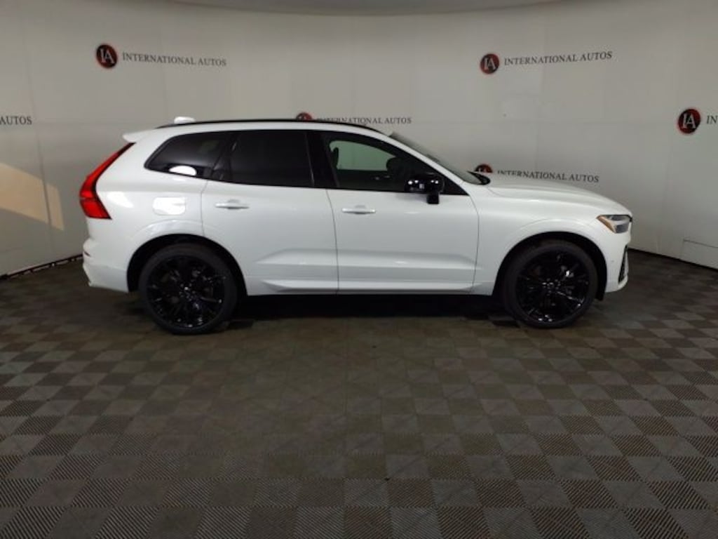 New 2026 Volvo XC60 plug-in hybrid T8 Ultra Black Edition SUV