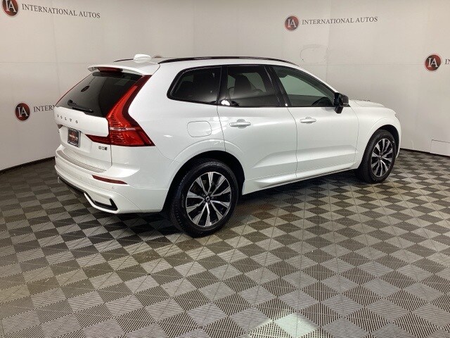 2025 Volvo XC60 B5 Core photo 3
