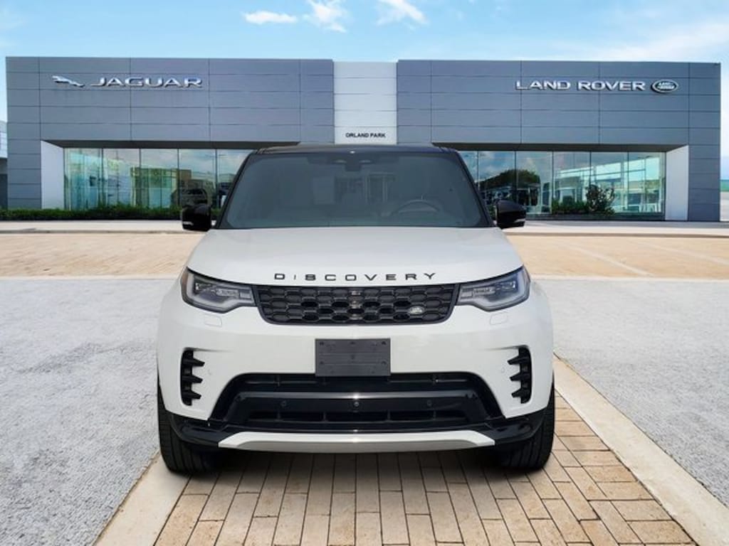 Used 2024 Land Rover Discovery Dynamic SE SUV