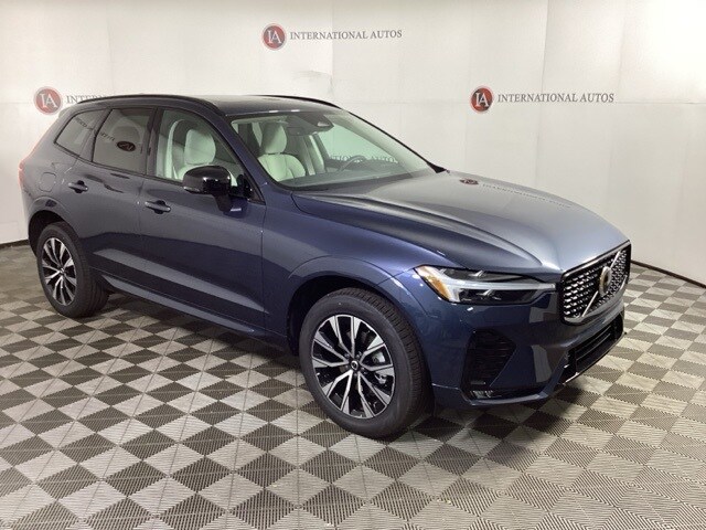 2025 Volvo XC60 B5 Core photo 3