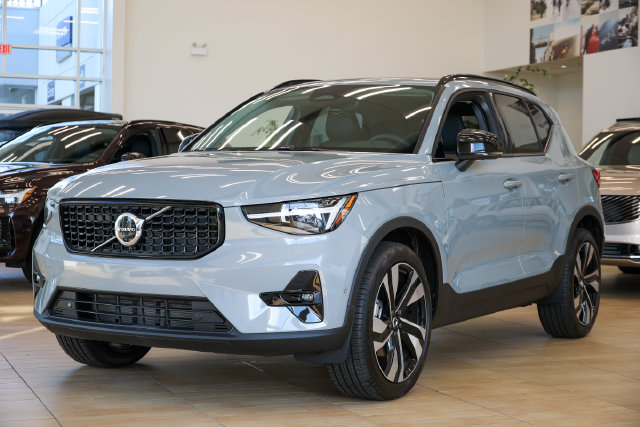 New 2026 Volvo XC40 B5 Ultra SUV