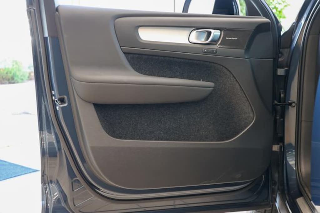 New 2026 Volvo XC40 B5 Ultra Black Edition SUV