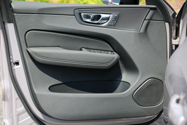 New 2026 Volvo XC60 B5 Core SUV