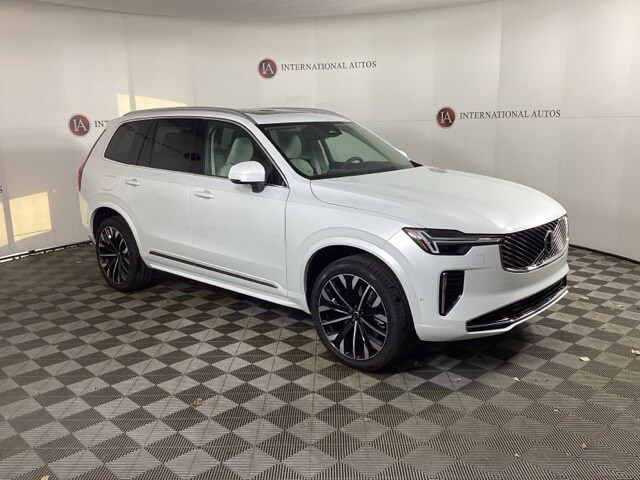 2026 Volvo XC90 T8 photo 3