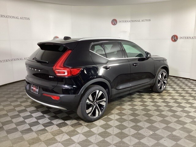 2025 Volvo XC40 photo 4