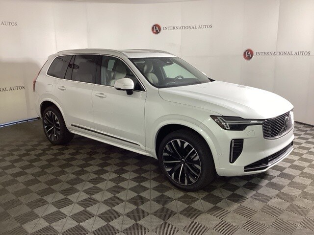2026 Volvo XC90 T8 Plus photo 3