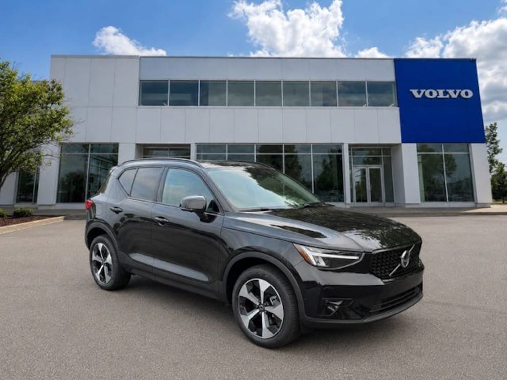 New 2026 Volvo XC40 B5 Plus SUV