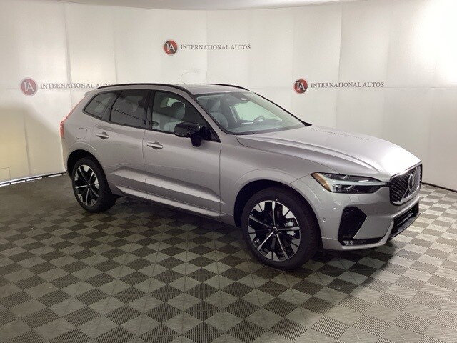 2026 Volvo XC60 B5 Plus photo 3