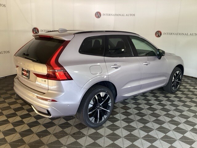 2026 Volvo XC60 B5 Plus photo 4