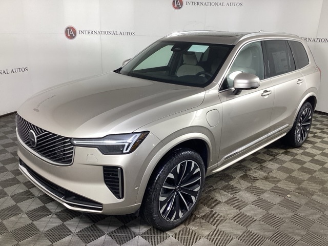 2026 Volvo XC90 Plus's photo