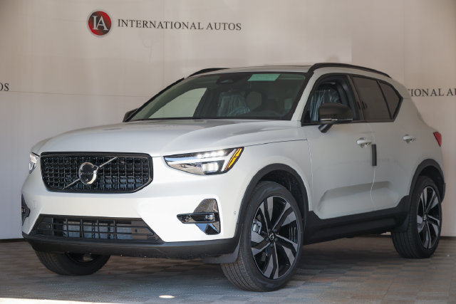 2026 Volvo XC40 B5 Plus SUV