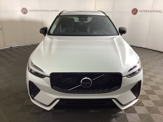 2026 Volvo XC60 B5 Plus photo 2