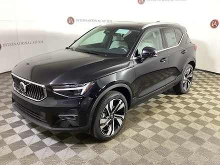 2025 Volvo XC40 B5 Ultra Bright Theme AWD SUV