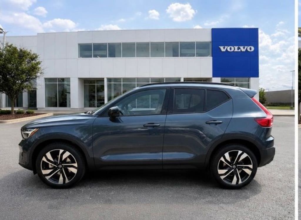 New 2026 Volvo XC40 B5 Ultra SUV