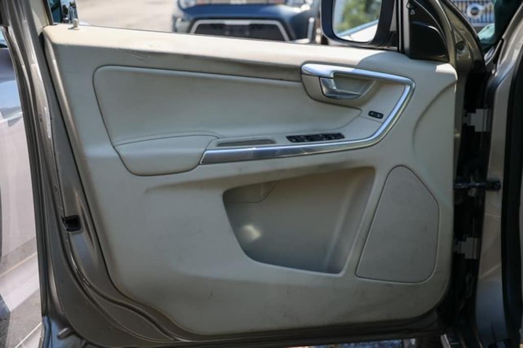 Used 2015 Volvo XC60 T6 Platinum SUV