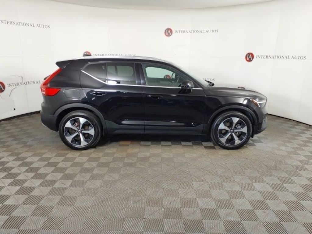 Used 2025 Volvo XC40 B5 Plus Bright Theme SUV