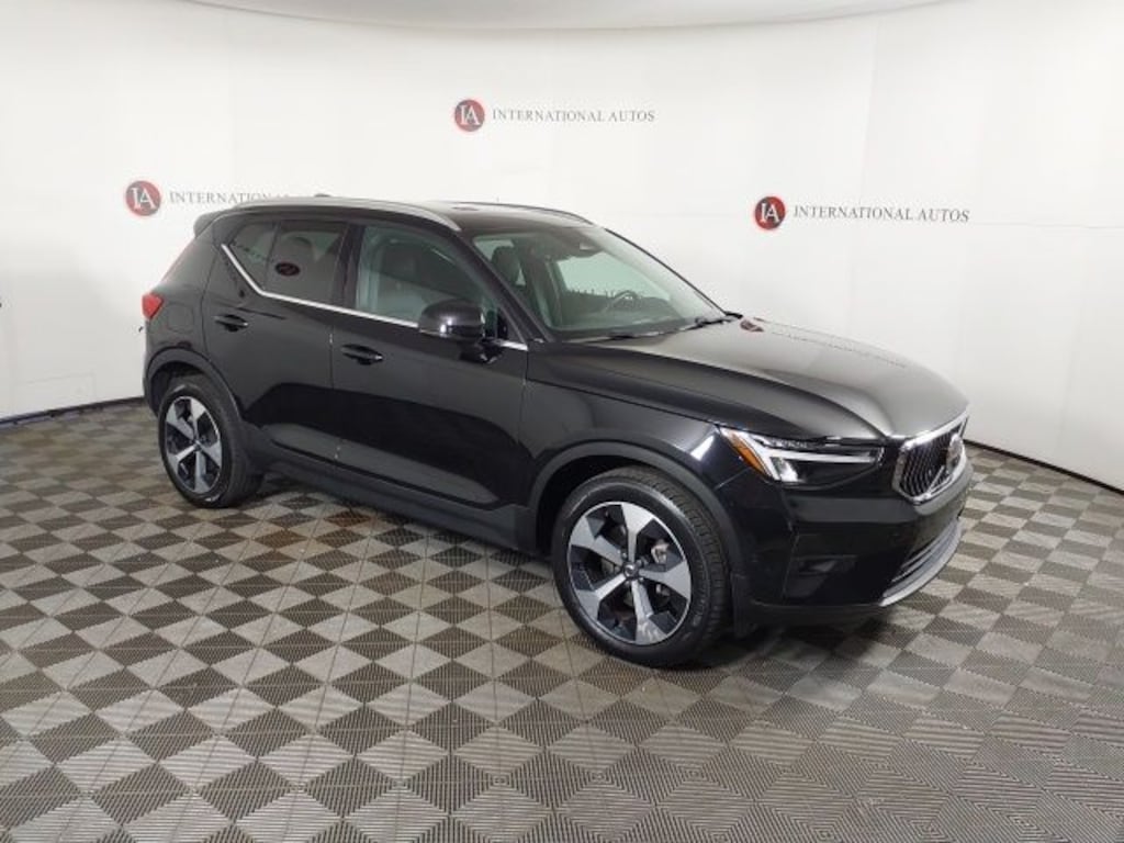 Used 2025 Volvo XC40 B5 Plus Bright Theme SUV
