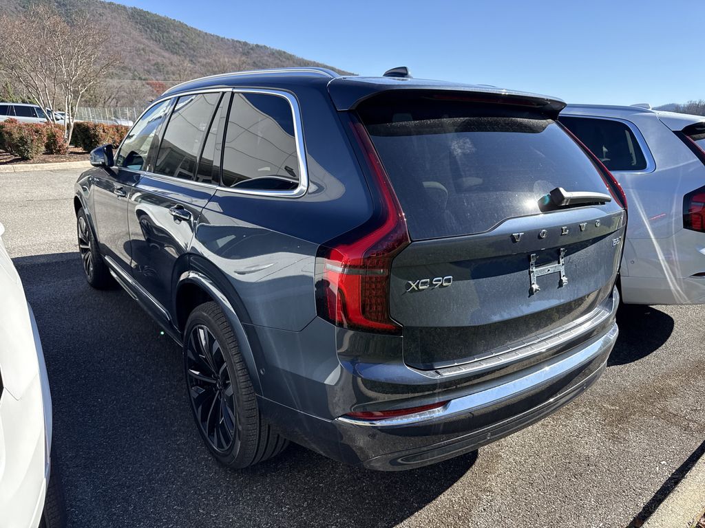 2026 Volvo XC90 Plus photo 4