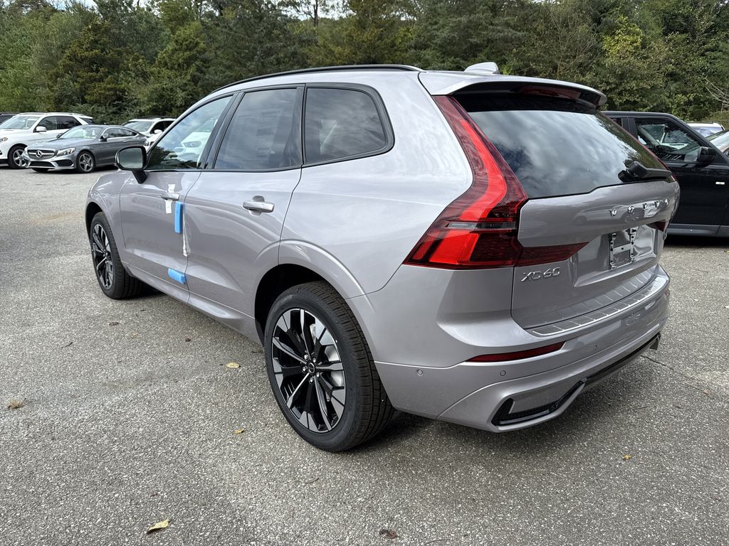 2026 Volvo XC60 B5 Plus photo 3