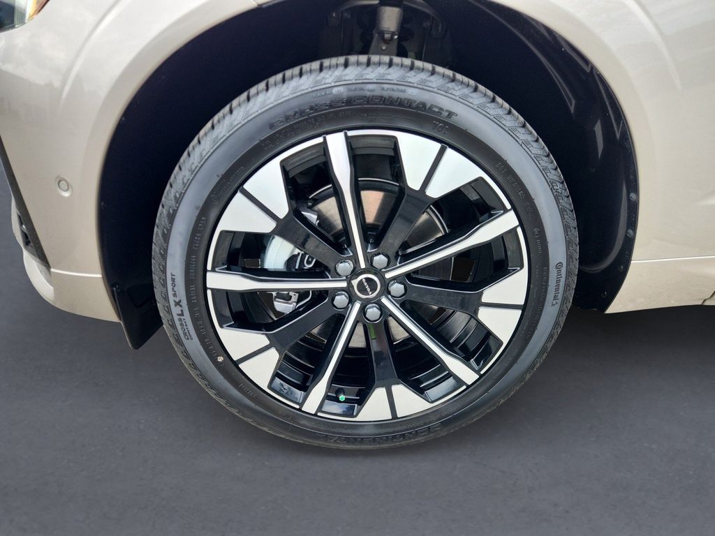2026 Volvo XC60 Plus - Photo 8
