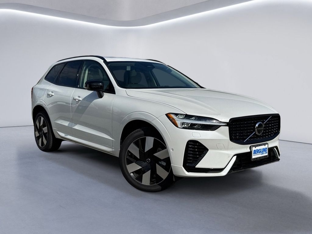 2025 Volvo XC60 Recharge Hybrid T8 Plus photo 2