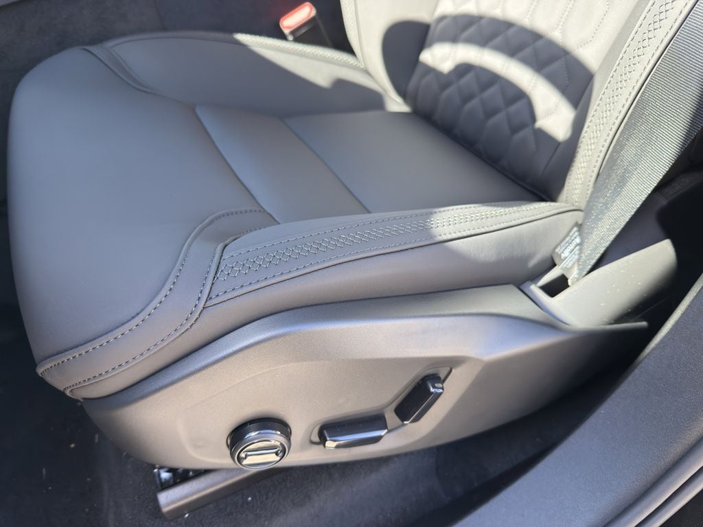 2026 Volvo XC90 Plus - Photo 15