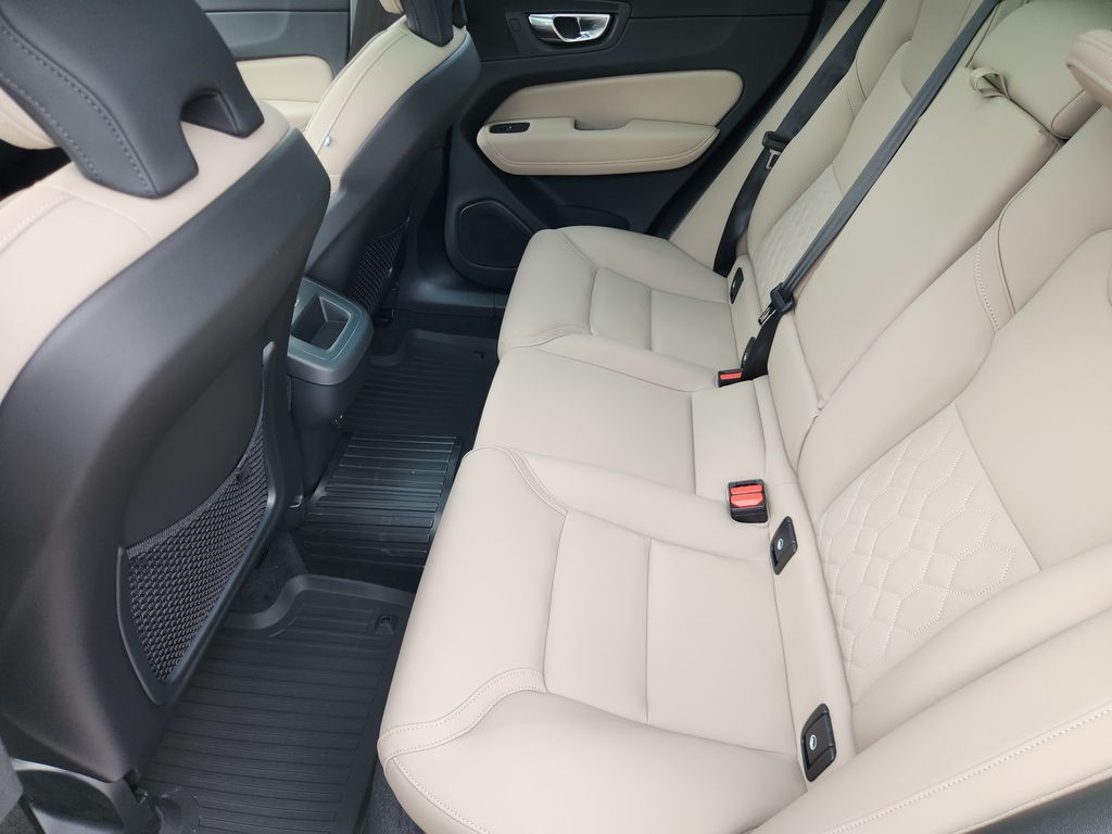 2026 Volvo XC60 Plus - Photo 11
