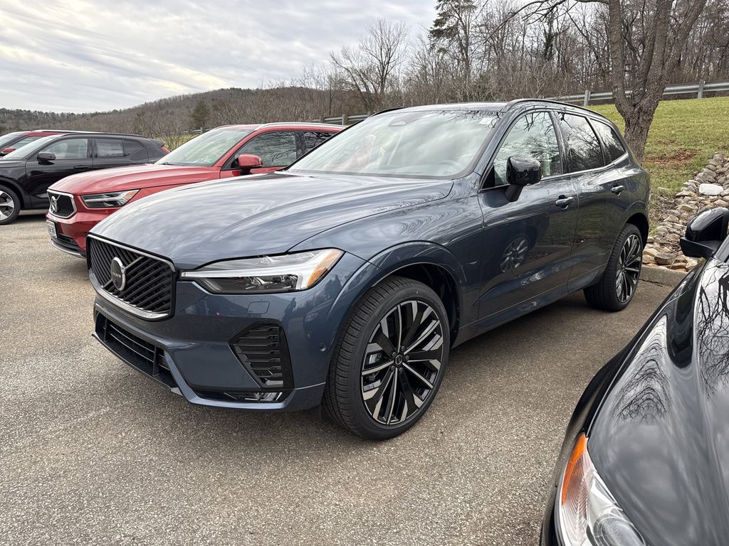 2026 Volvo XC60 B5 photo 3