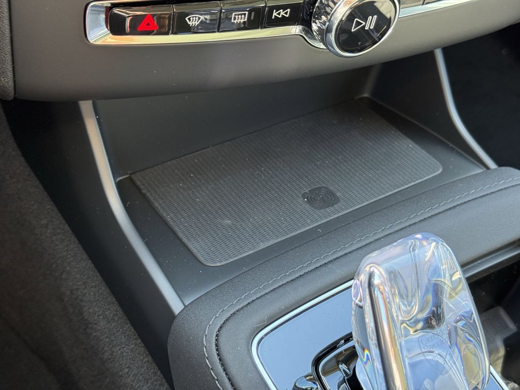 2026 Volvo XC90 Plus - Photo 23