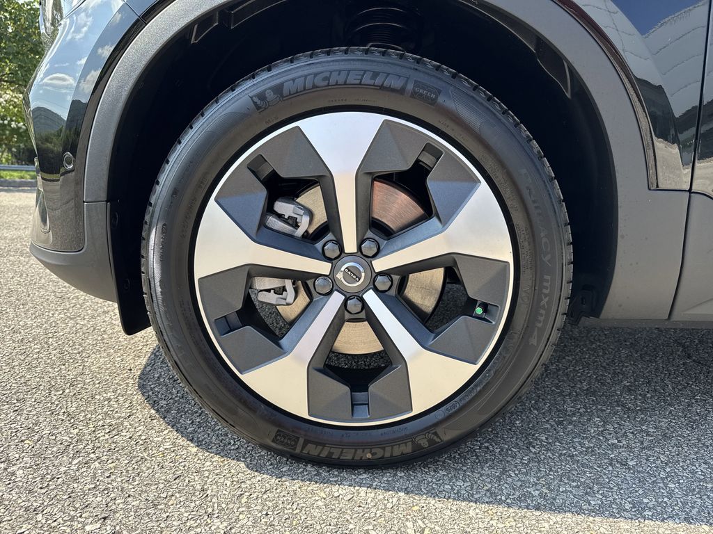 2026 Volvo XC40 Plus - Photo 8