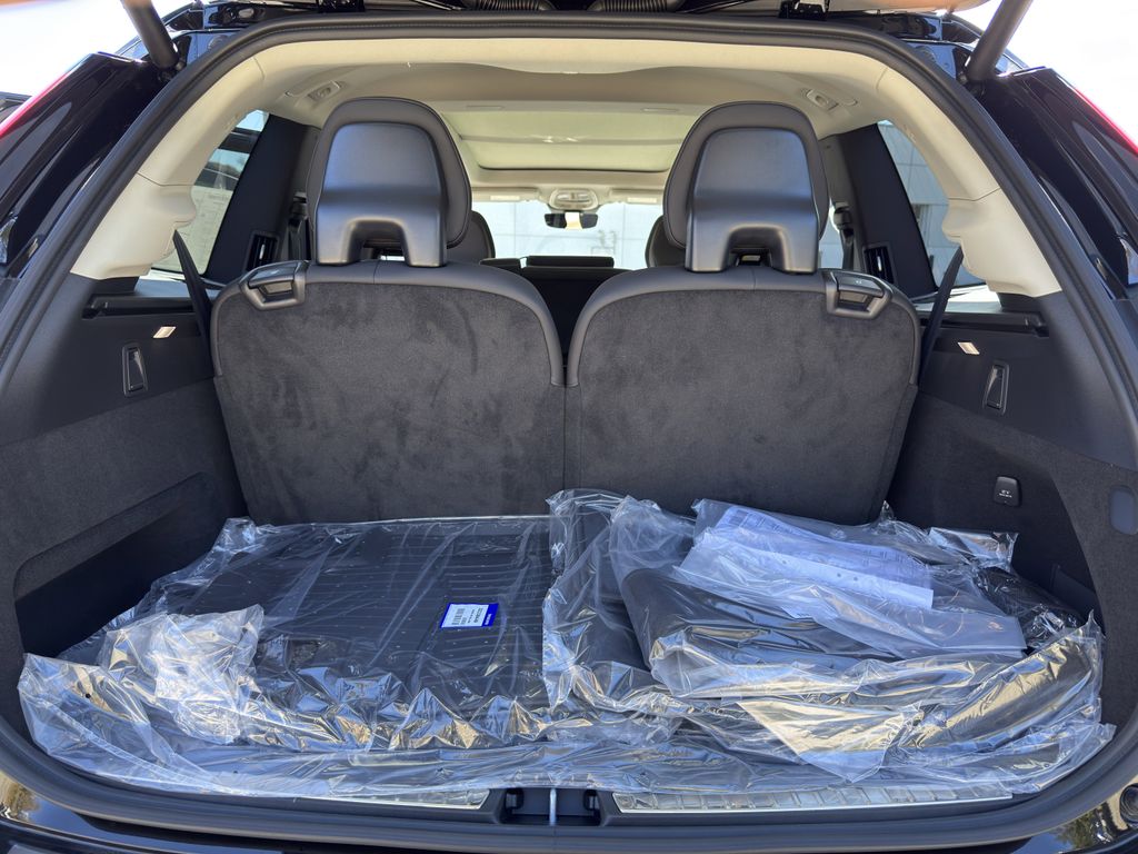 2026 Volvo XC90 Plus - Photo 13