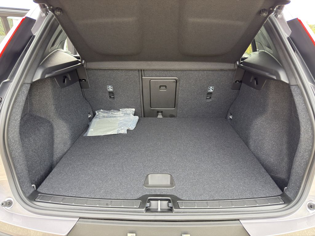 2026 Volvo XC40 Core - Photo 12