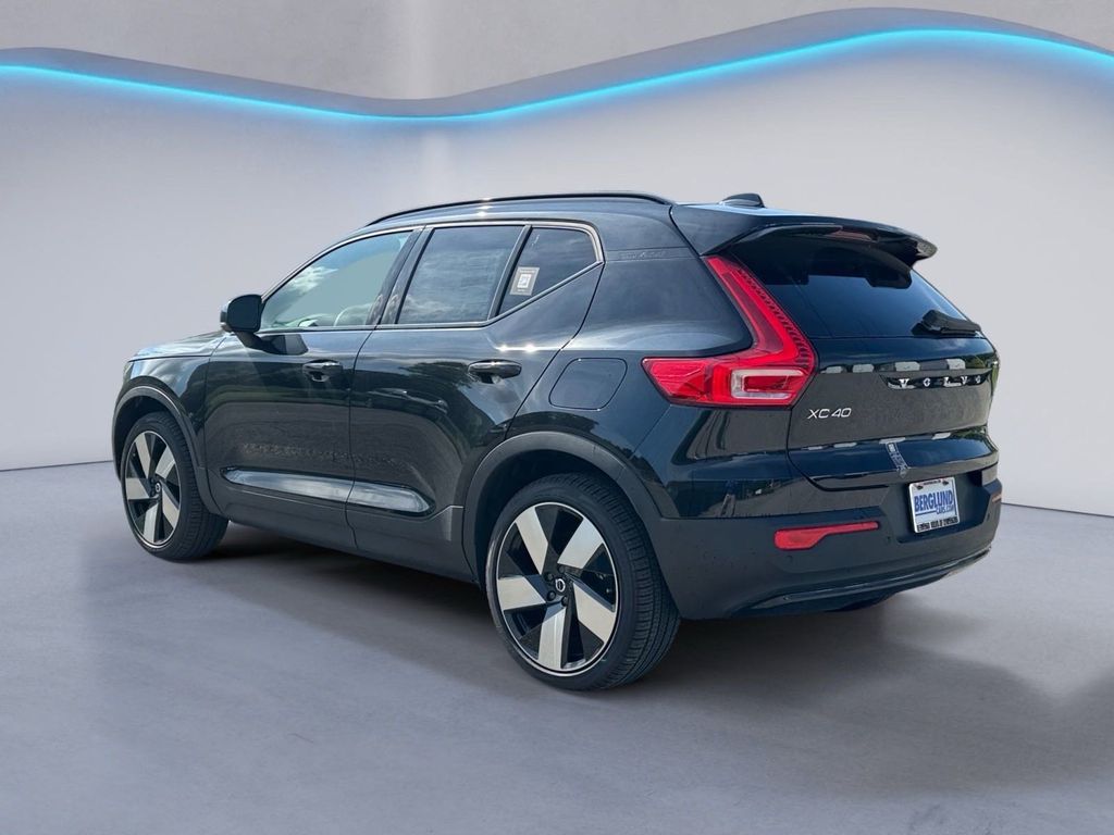 2024 Volvo XC40 Recharge Plus photo 4