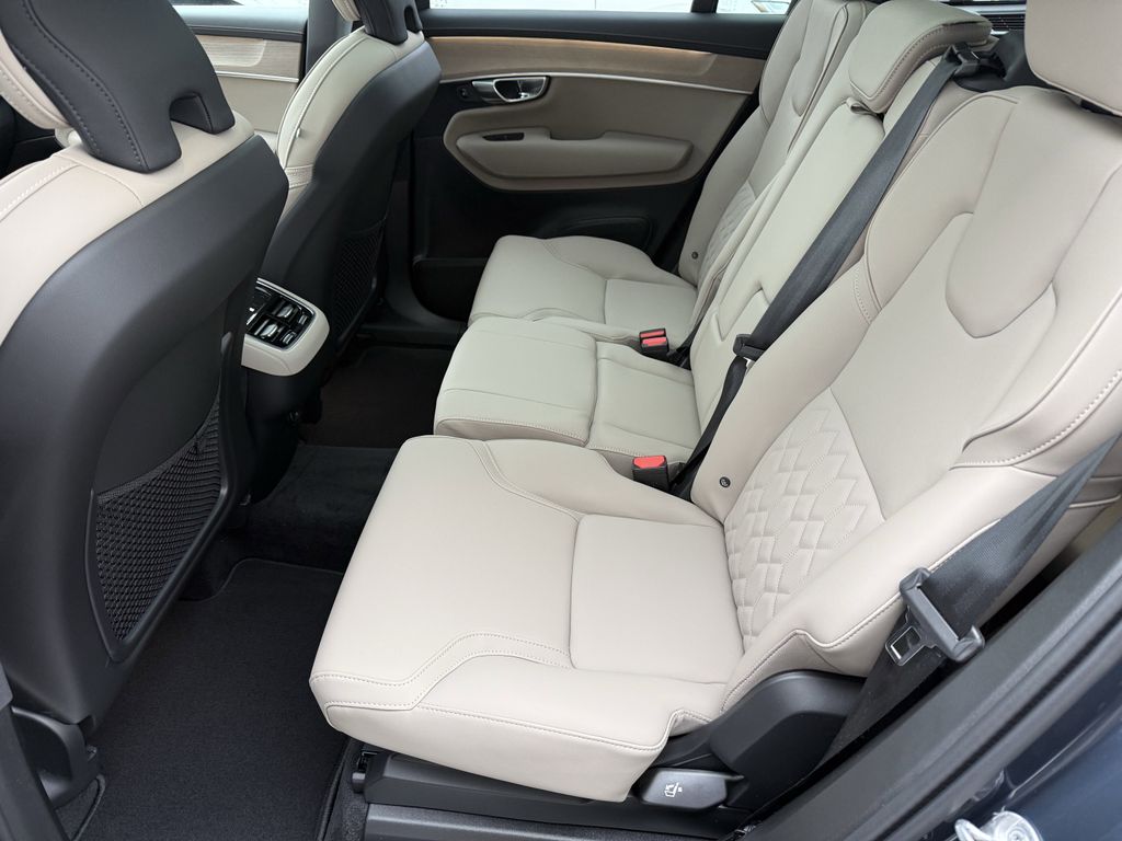 2026 Volvo XC90 Plus - Photo 11