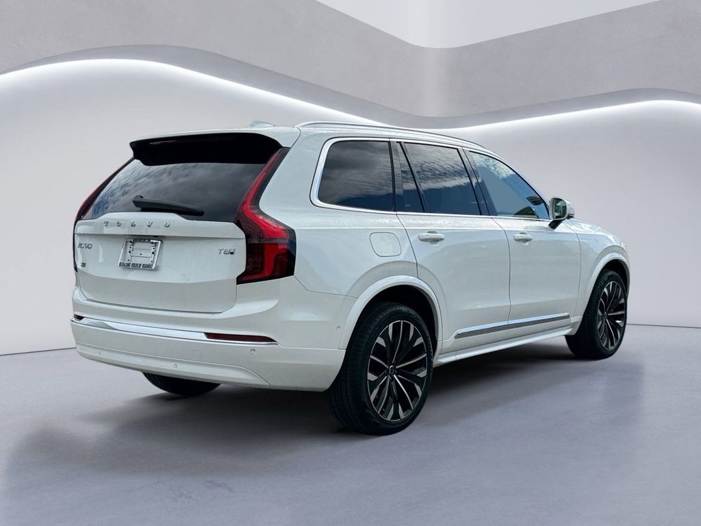 2025 Volvo XC90 T8 Plus photo 4