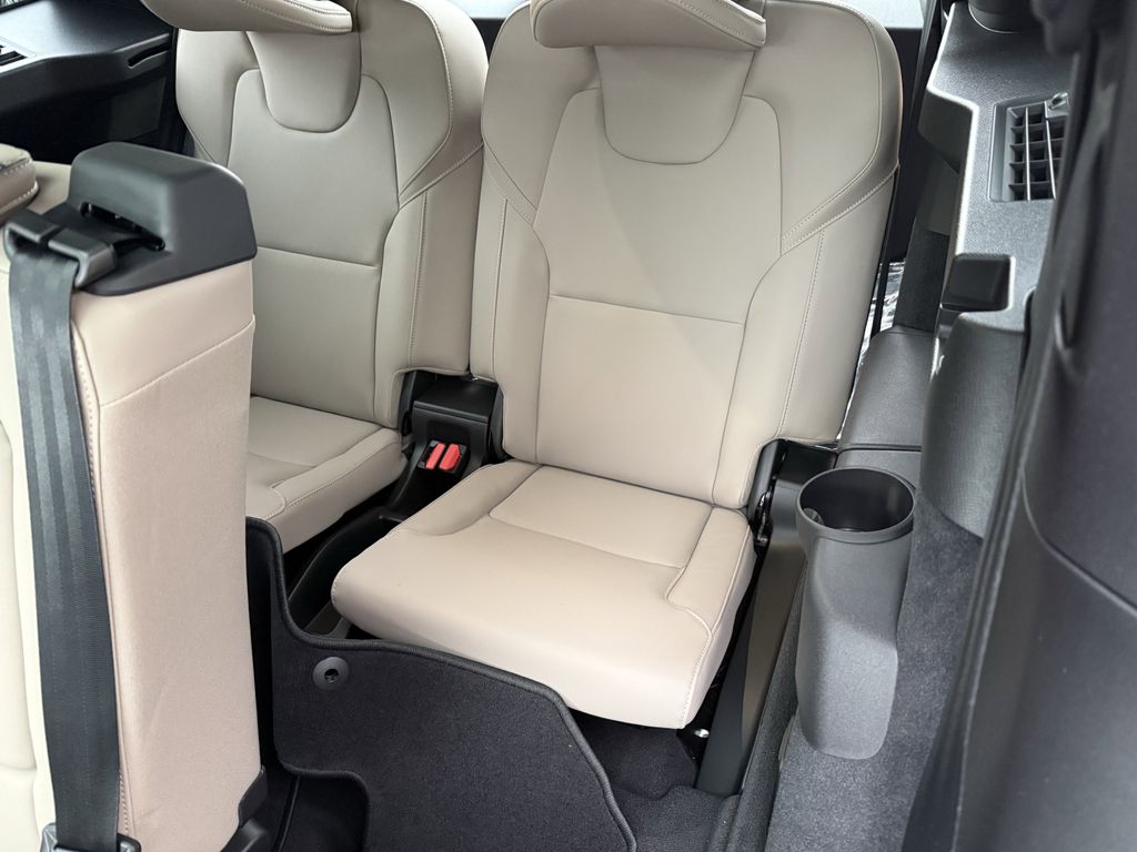 2026 Volvo XC90 Plus - Photo 12