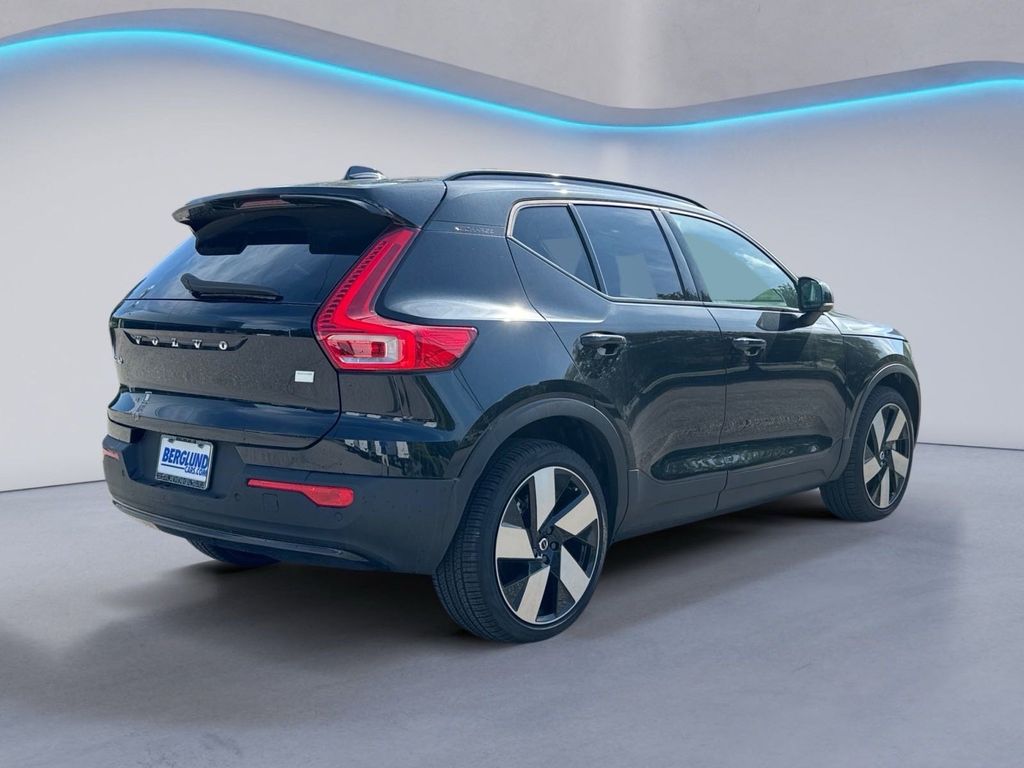2024 Volvo XC40 Recharge Plus photo 3