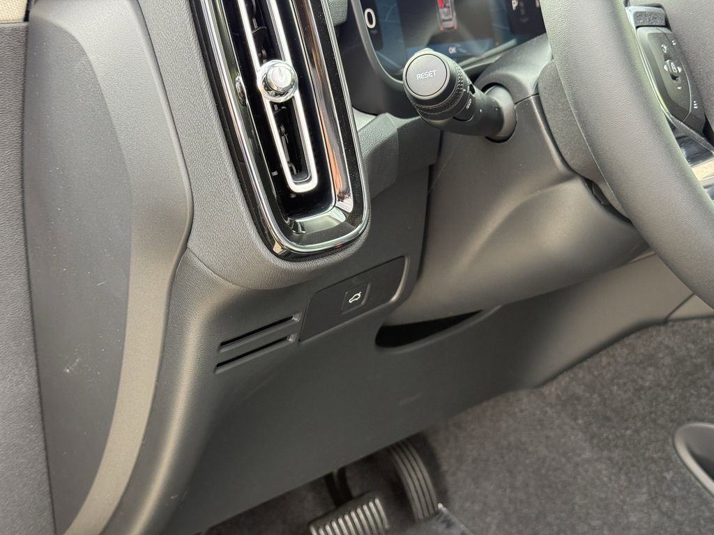 2026 Volvo XC40 Core - Photo 16