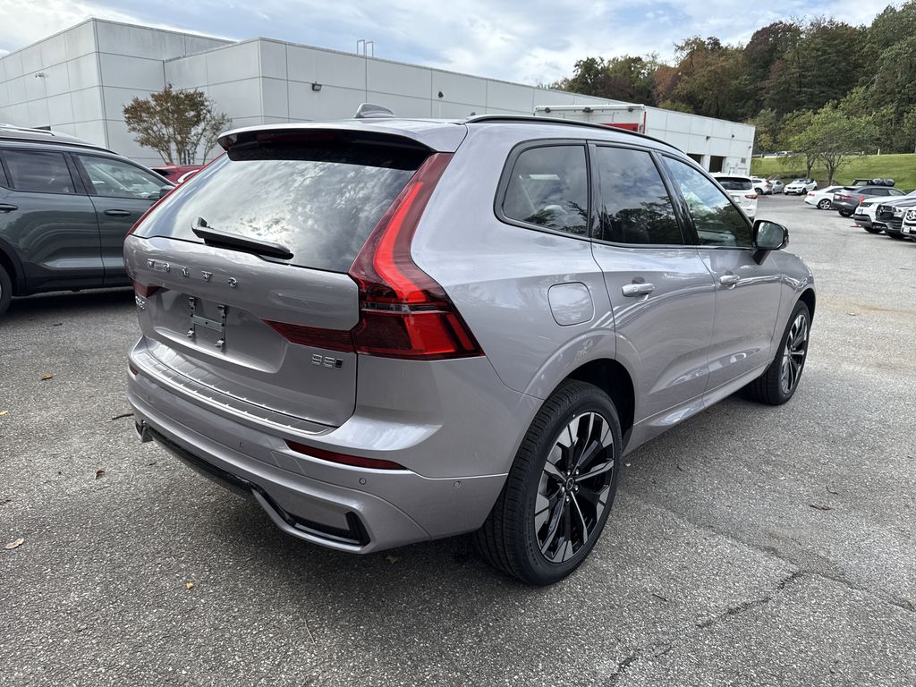 2026 Volvo XC60 B5 Plus photo 4