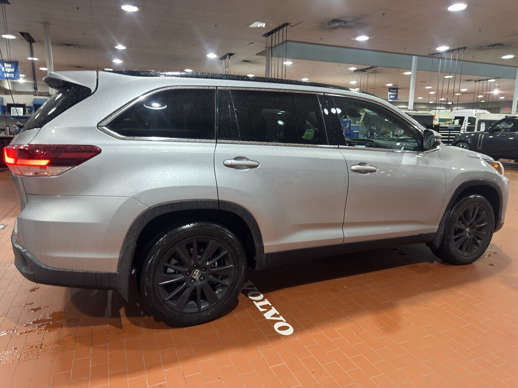 Used 2019 Toyota Highlander SE Sport Utility