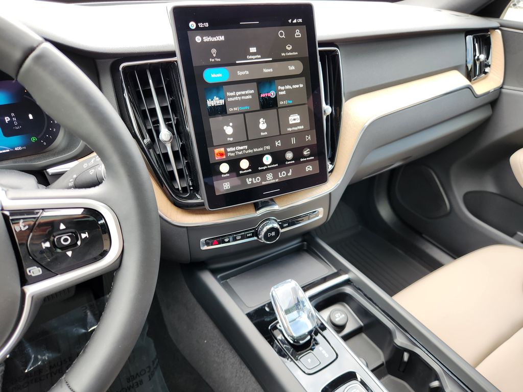 2026 Volvo XC60 Plus - Photo 27