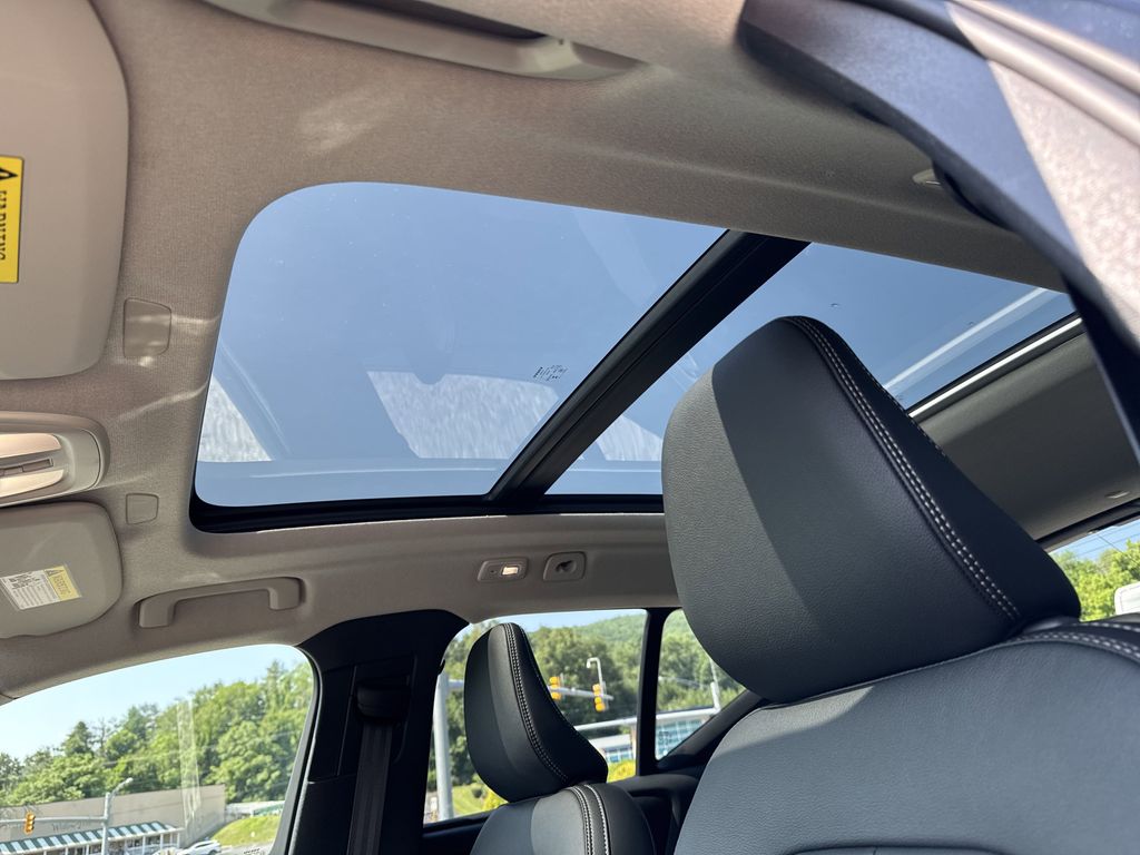 2026 Volvo XC40 Plus - Photo 10