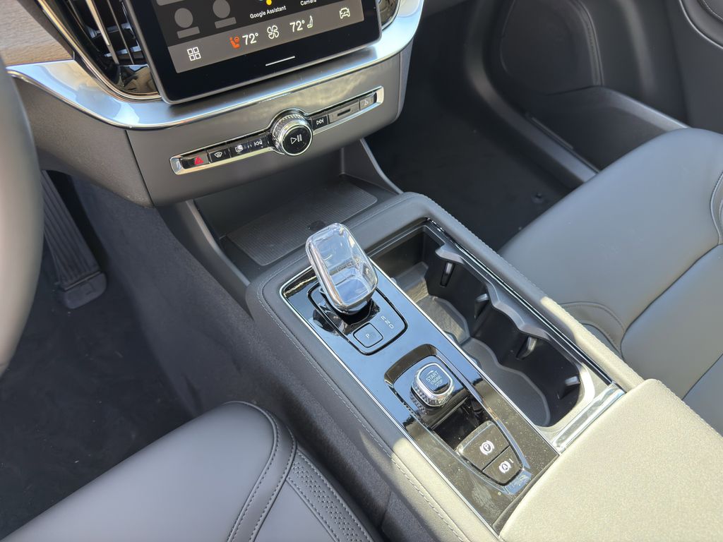 2026 Volvo XC90 Plus - Photo 24